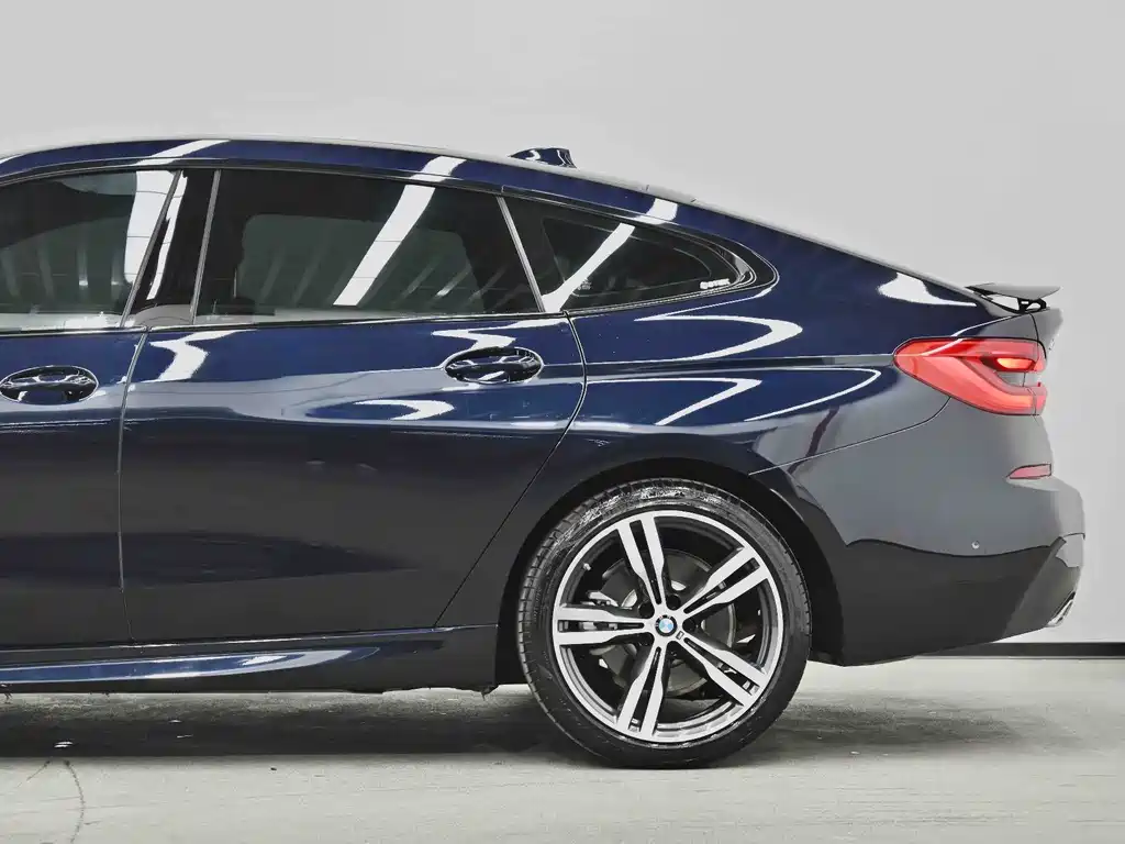BMW 6 Series GT 2024 — фото 17