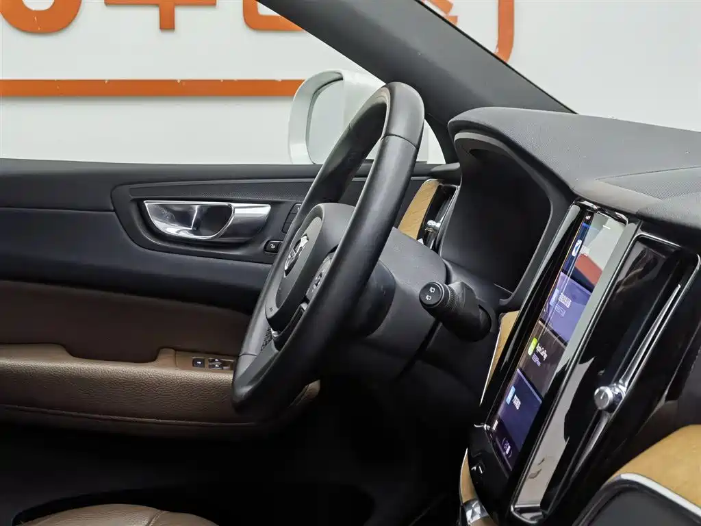 Volvo XC60 2021 — фото 22
