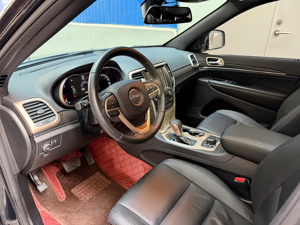 Jeep Grand Cherokee 2018 — фото 7