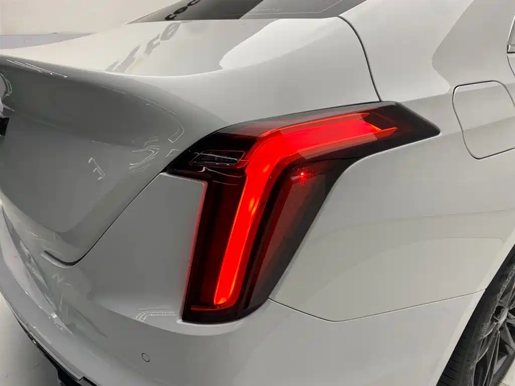 Cadillac CT4 2023 — фото 10