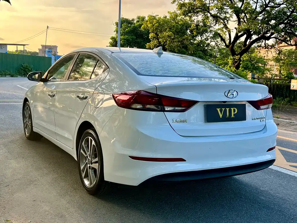 Hyundai Elantra 2018 — фото 9