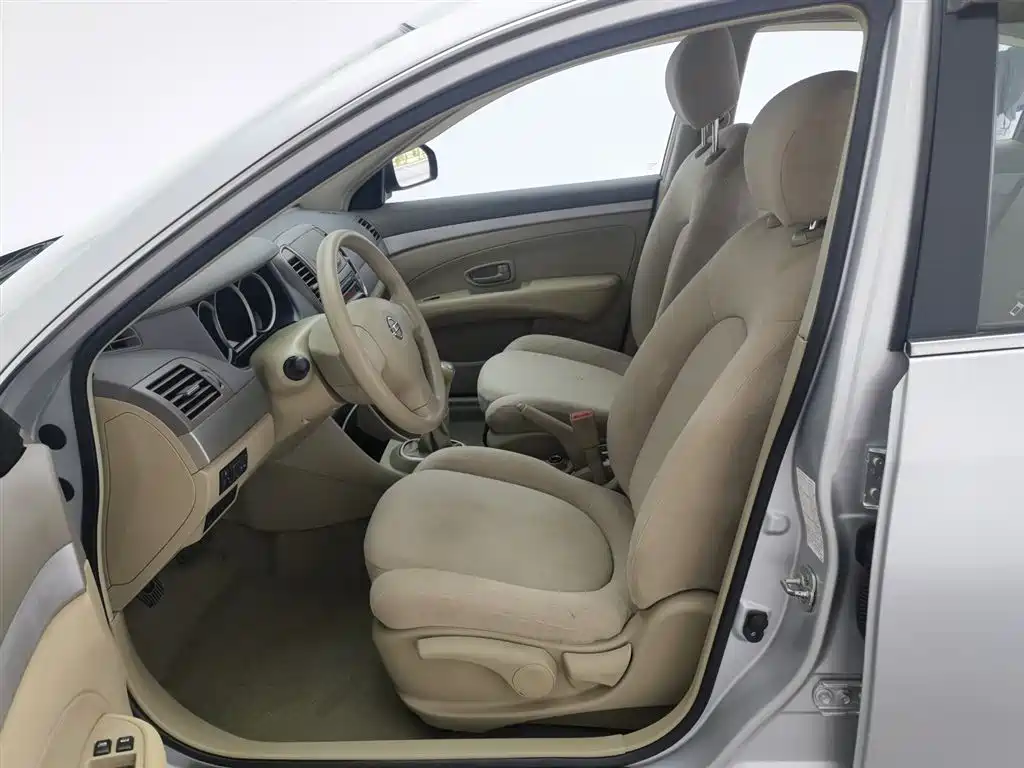 Nissan Sylphy 2015 — фото 10