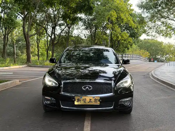 Infiniti Q70 2017