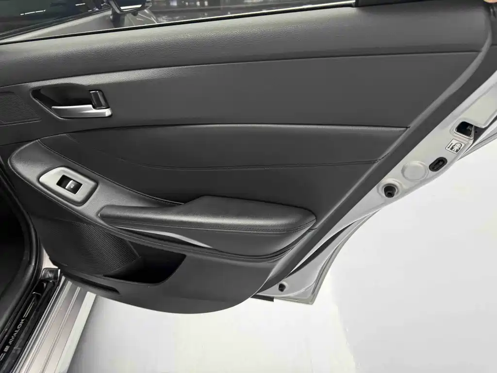 Toyota Avalon 2023 — фото 18