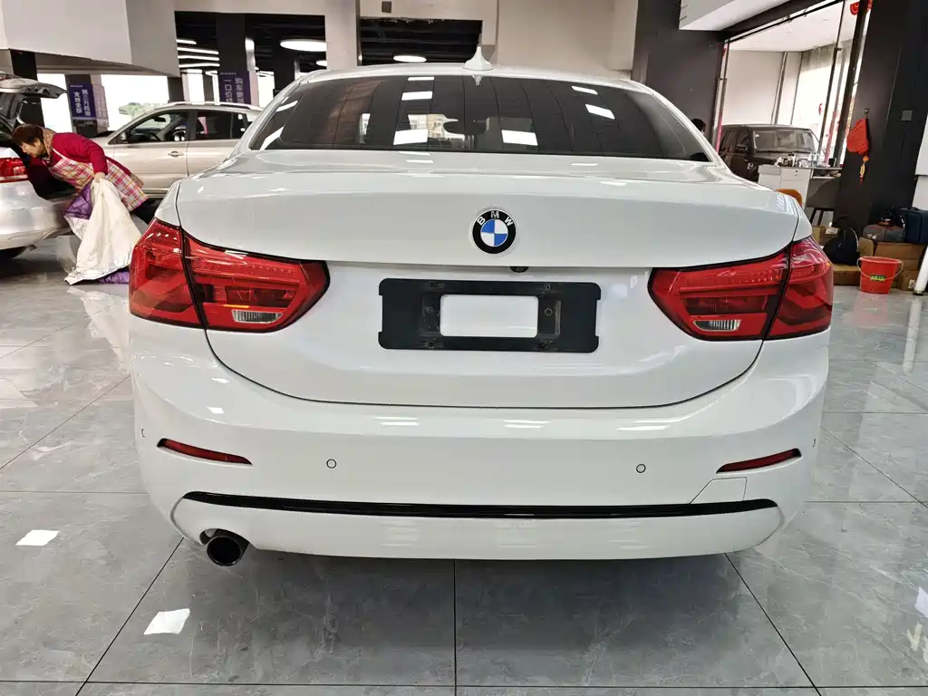 BMW 1 Series 2018 — фото 8