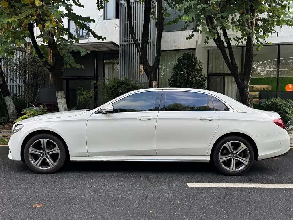 Mercedes-Benz E-Class 2017 — фото 3