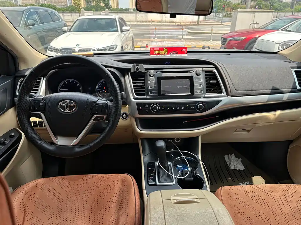 Toyota Highlander 2021 — фото 10