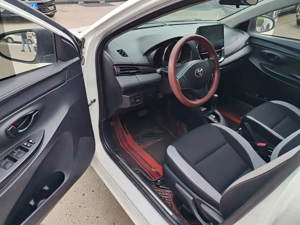 Toyota Yaris L 2021 — фото 16