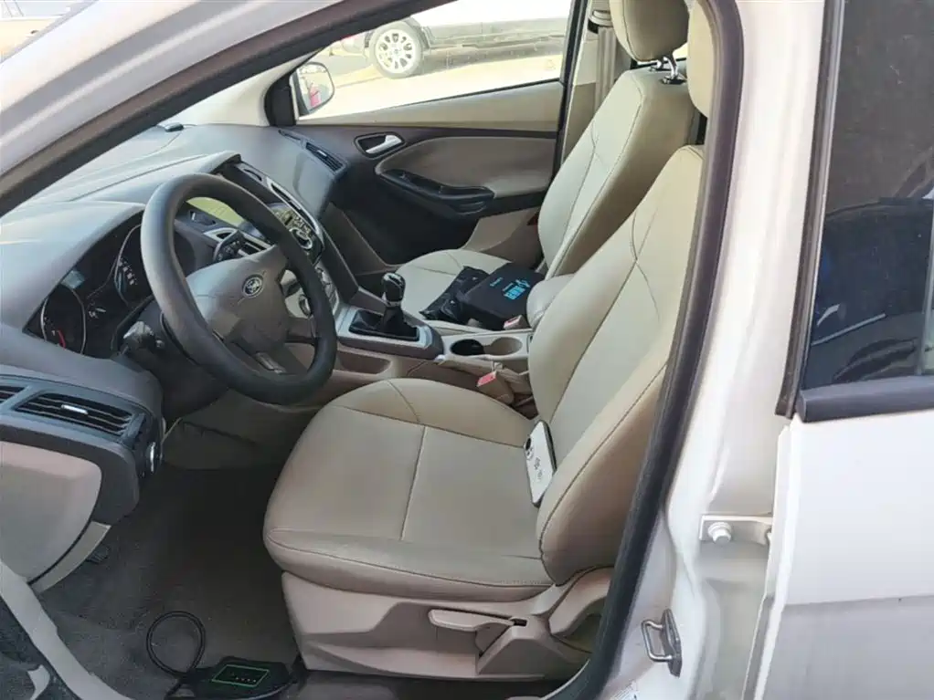 Ford Focus 2015 — фото 15