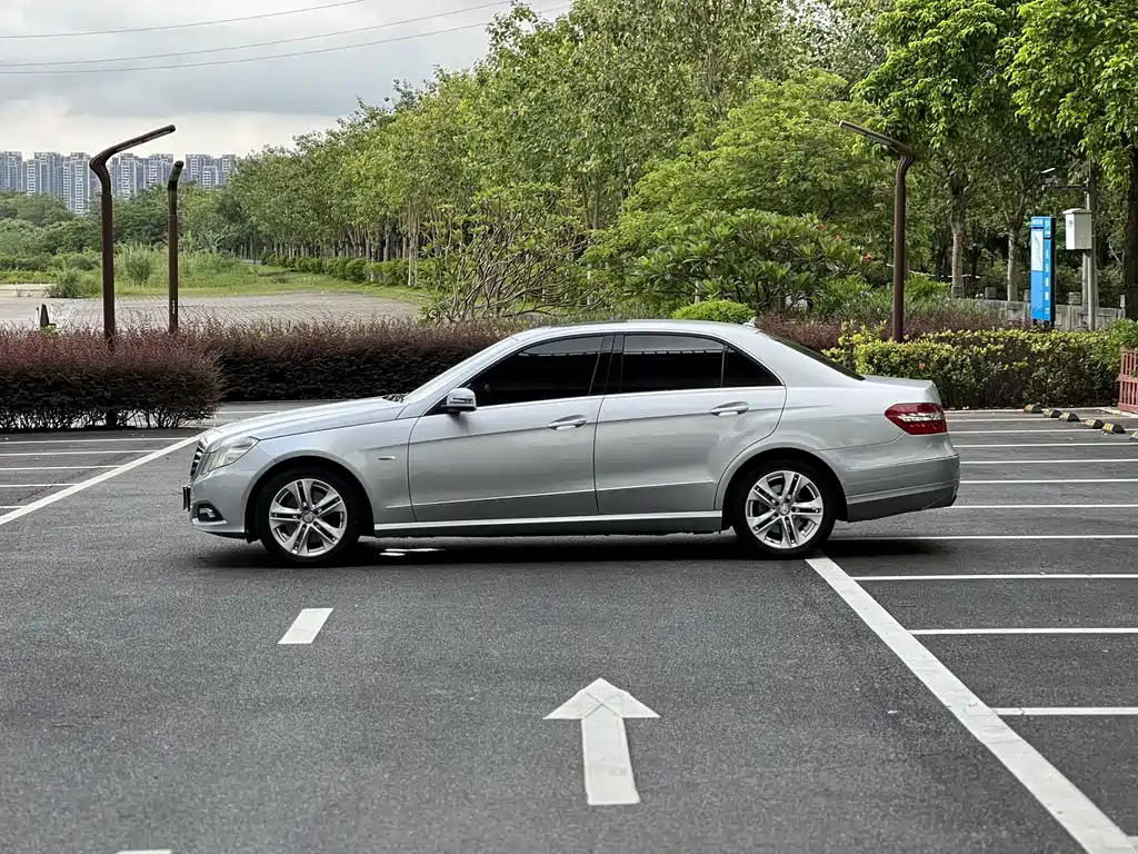 Mercedes-Benz E-Class 2010
