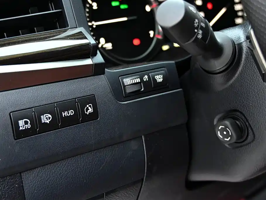 Lexus LX 2022 — фото 25