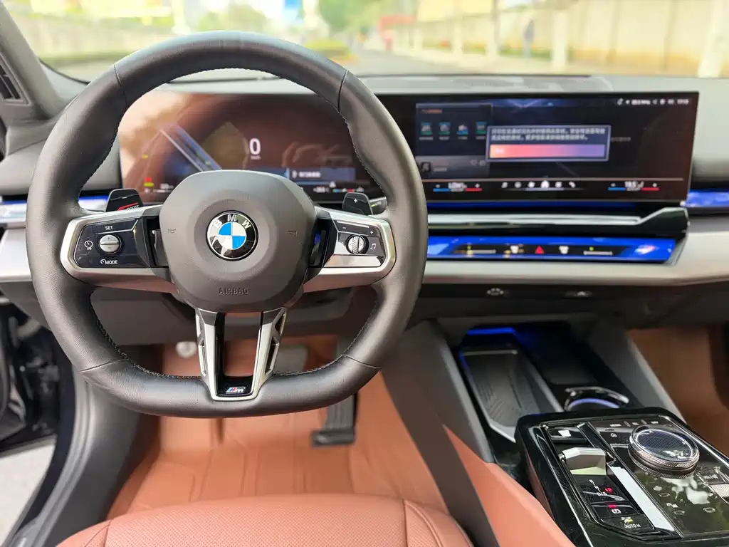 BMW 5 Series 2025 — фото 18