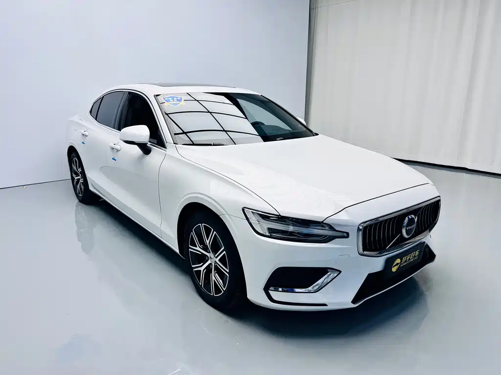 Volvo S60 2023 — фото 3