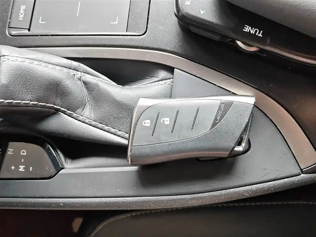Lexus UX 2022 — фото 11