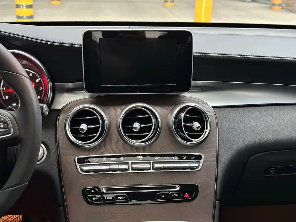 Mercedes-Benz GLC 2017 — фото 13