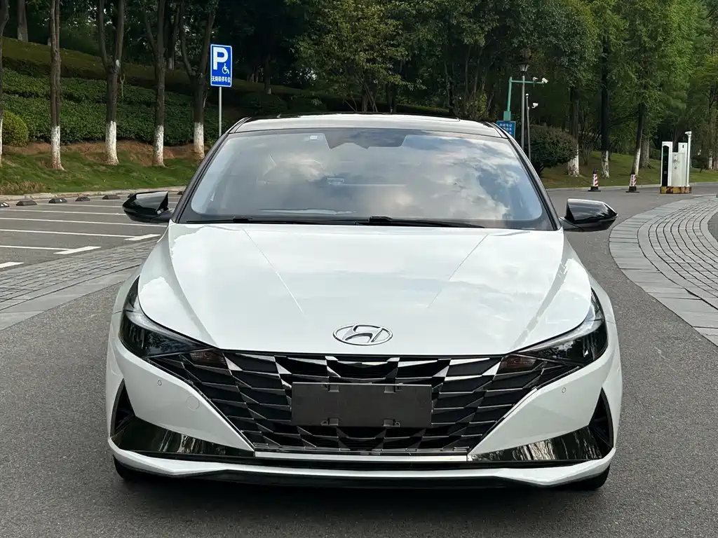 Hyundai Elantra 2022