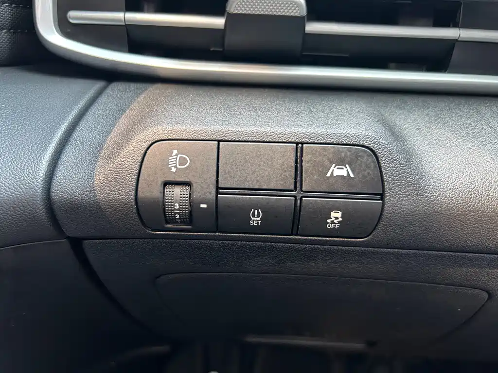 Hyundai Elantra 2022 — фото 14