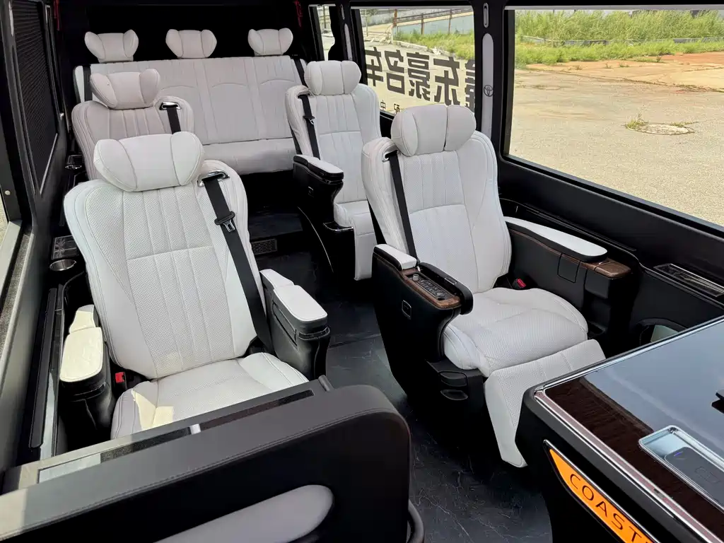 Toyota Coaster 2018 — фото 15