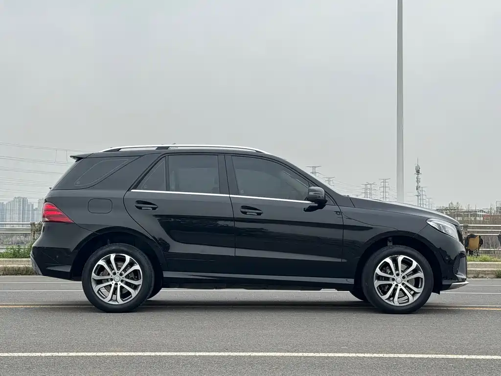 Mercedes-Benz GLE 2016 — фото 4