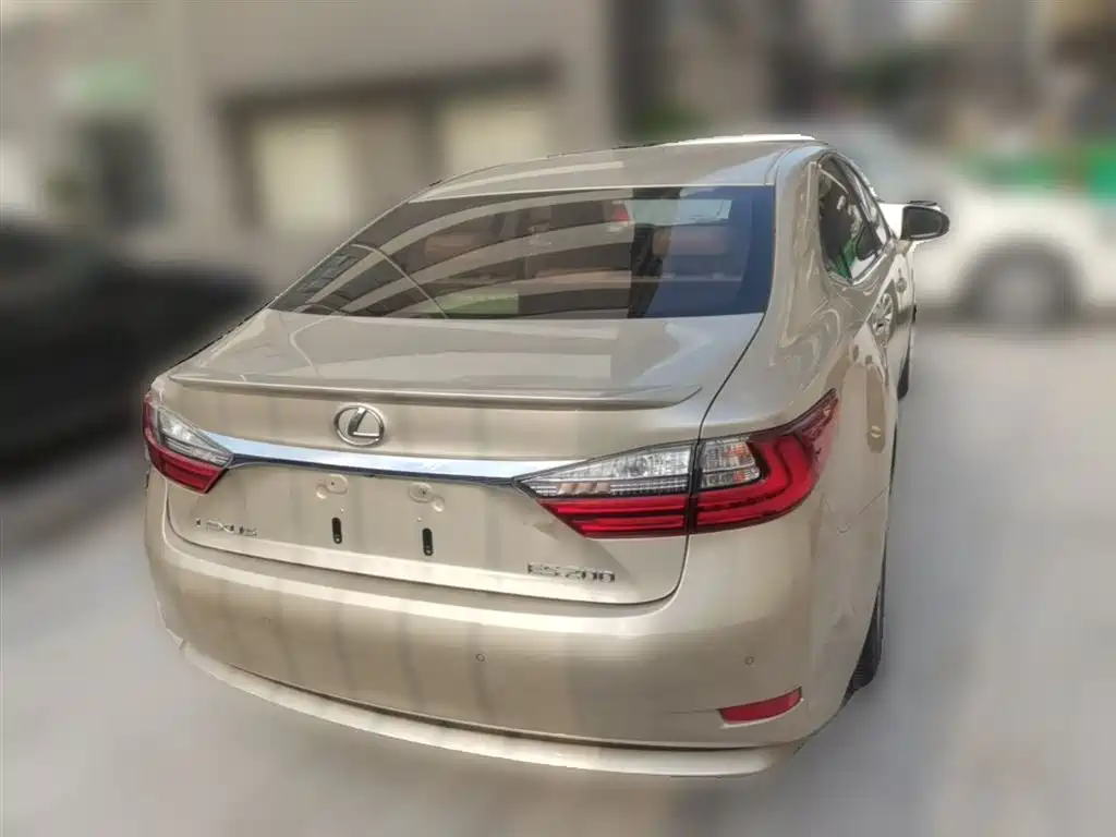 Lexus ES 2015 — фото 10