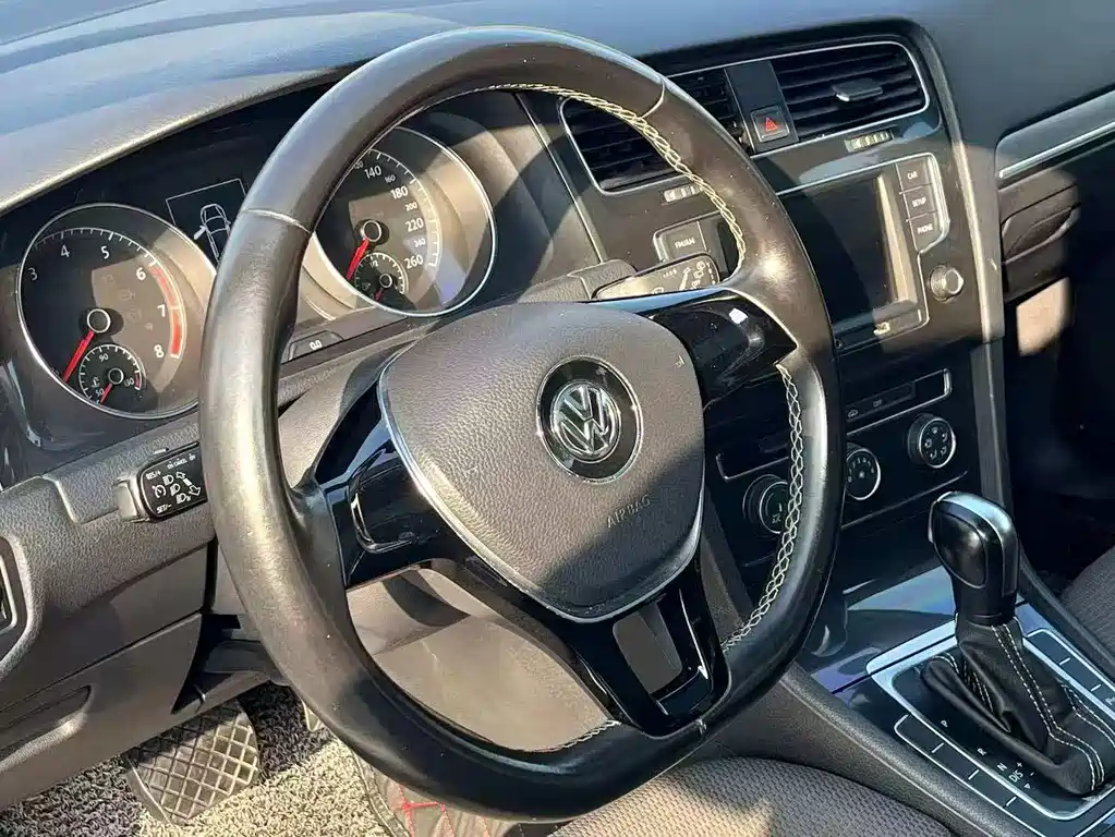 Volkswagen Golf 2017 — фото 12