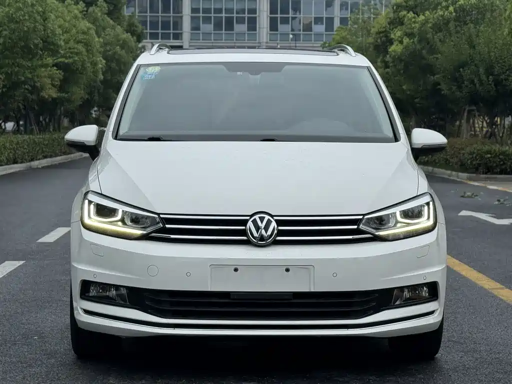 Volkswagen Touran 2018 — фото 2