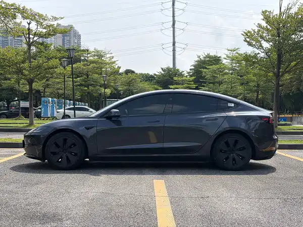 Tesla Model 3 2024