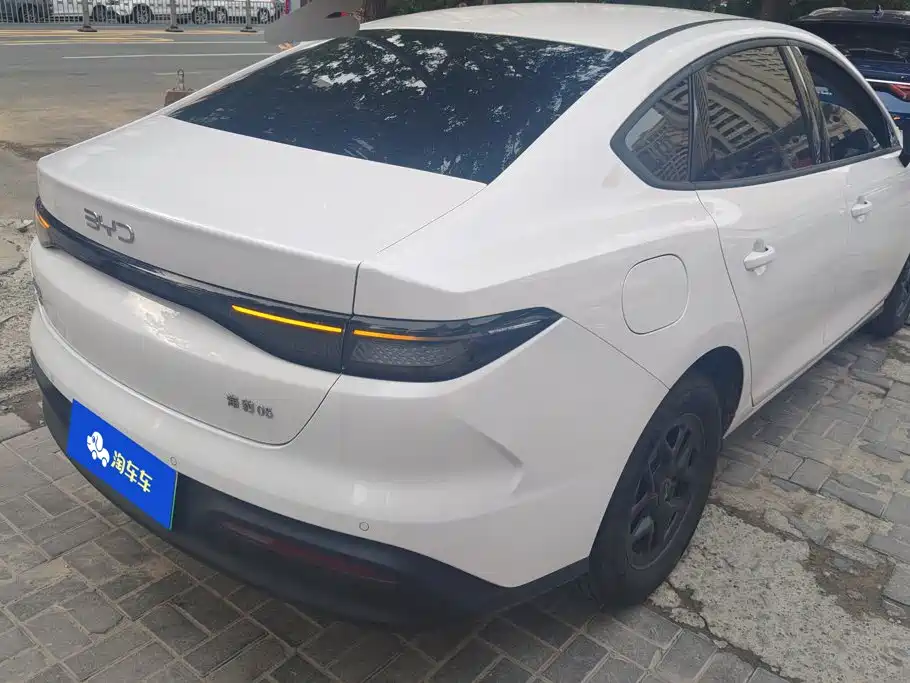 BYD Seal 05 DM-i 2026 — фото 3