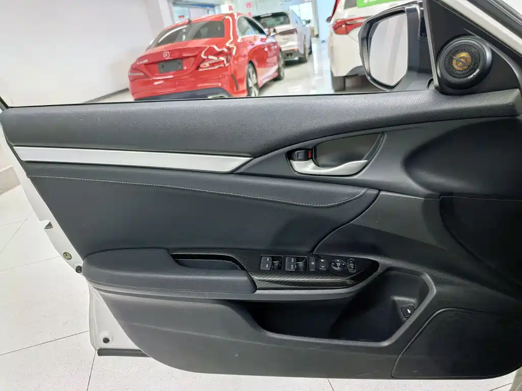 Honda Civic 2018 — фото 13