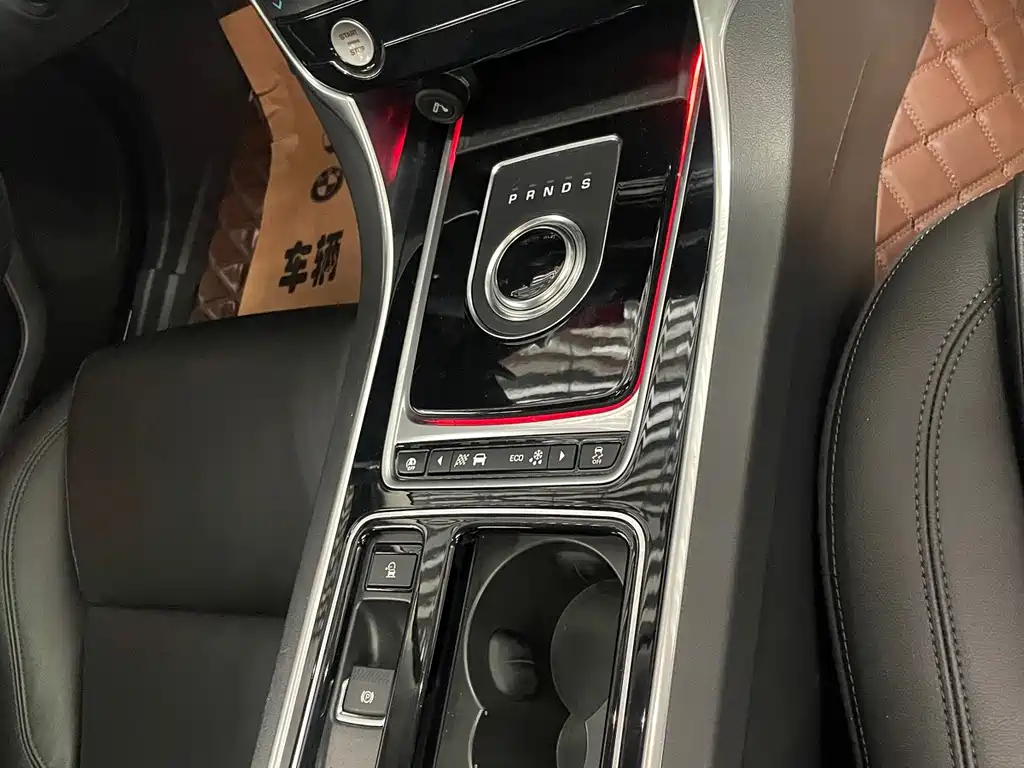 Jaguar XFL 2021 — фото 12