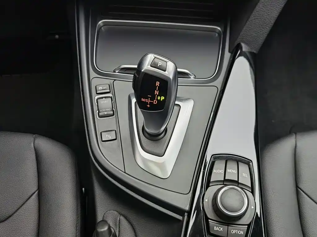 BMW 3 Series 2017 — фото 13
