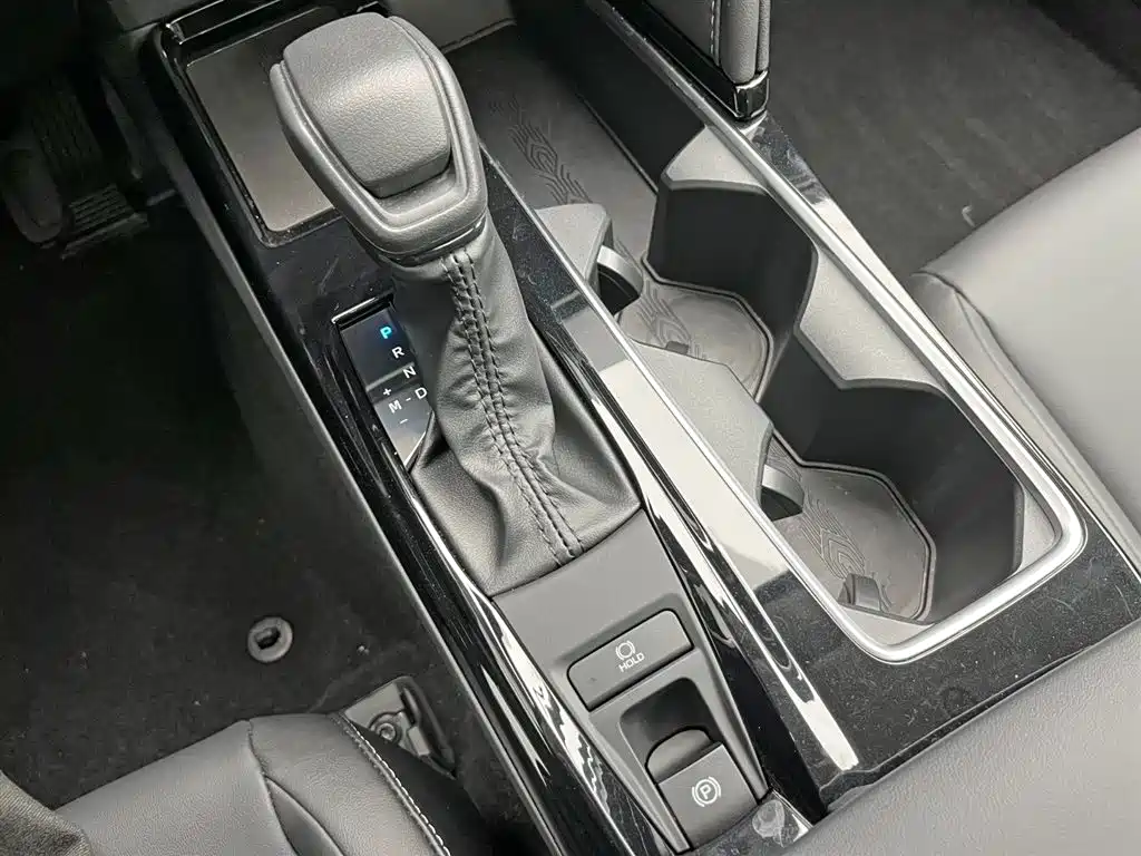 Toyota Camry 2025 — фото 17
