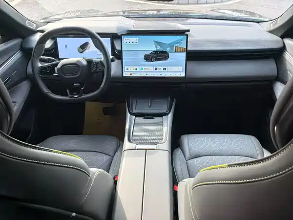 Lynk & Co 08 EM-P 2024