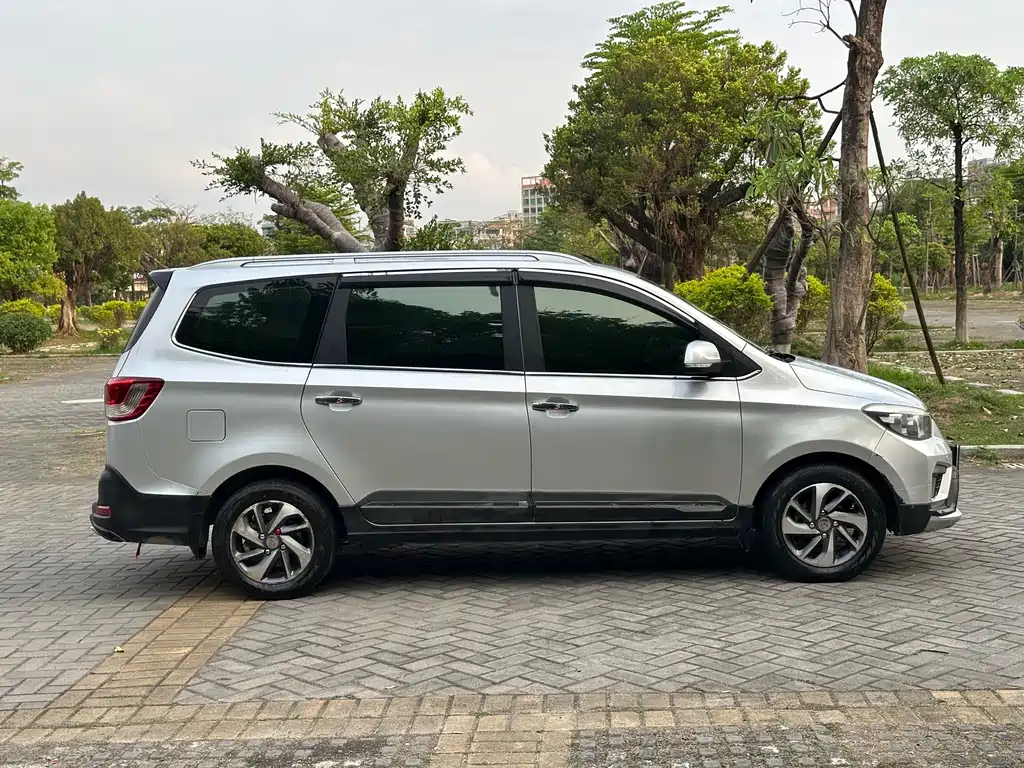 Wuling Hongguang 2016 — фото 17