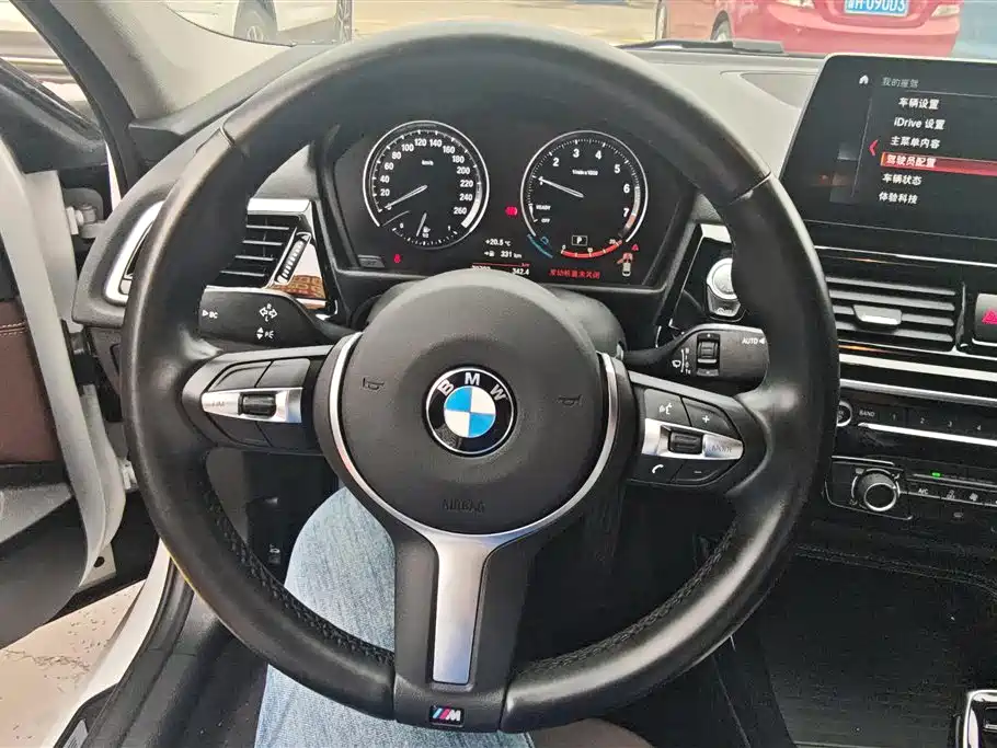 BMW 1 Series 2023 — фото 15