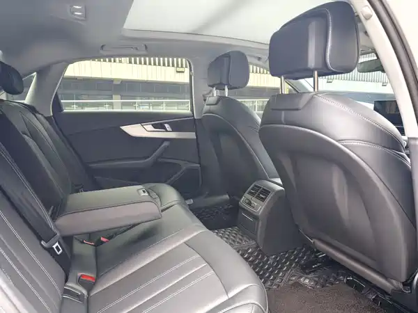 Audi A4L 2025