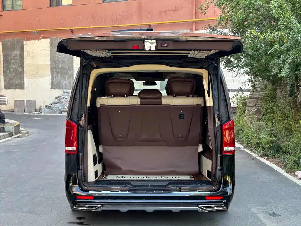 Mercedes-Benz V-Class 2020 — фото 19
