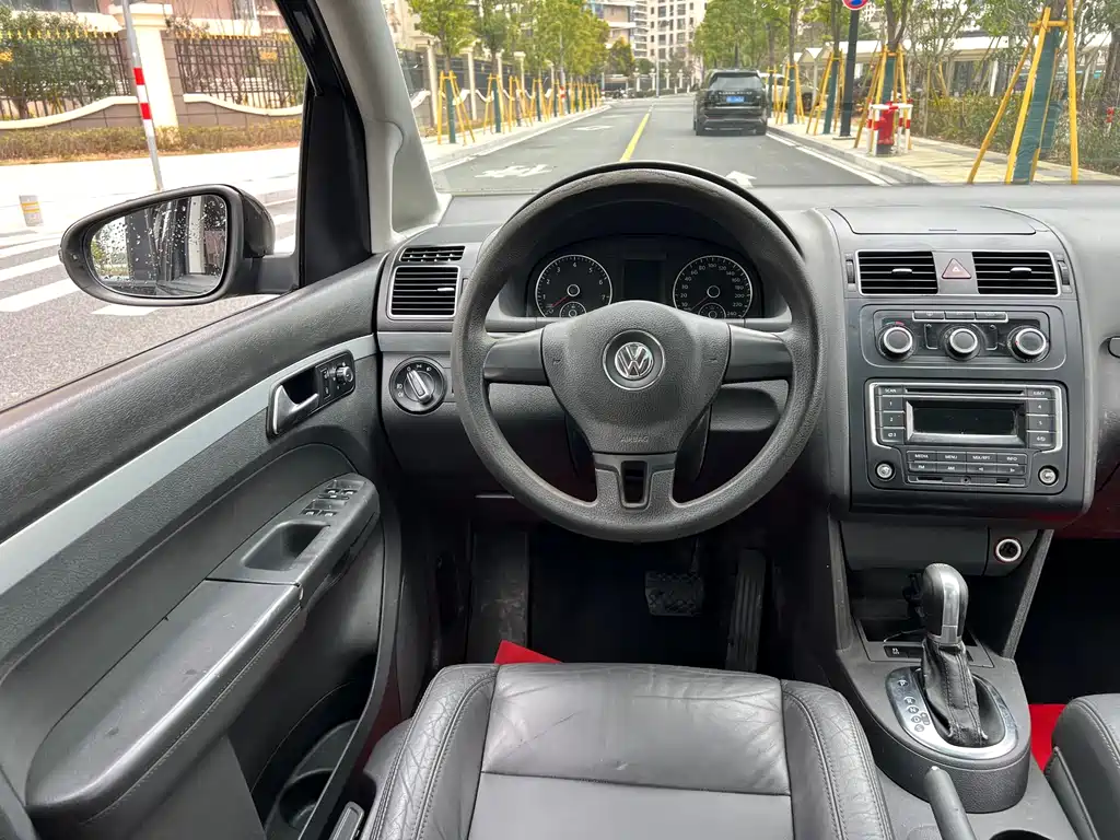Volkswagen Touran 2015 — фото 10