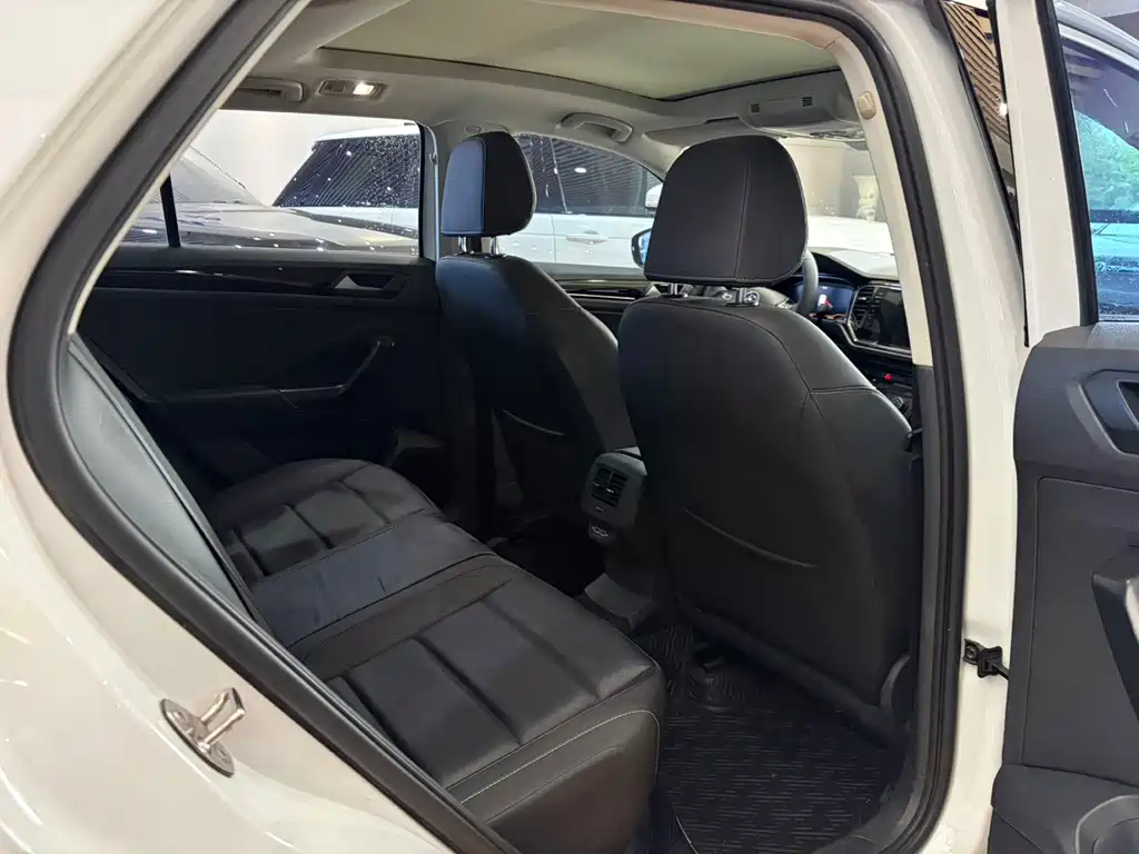 Volkswagen T-Roc 2022 — фото 10