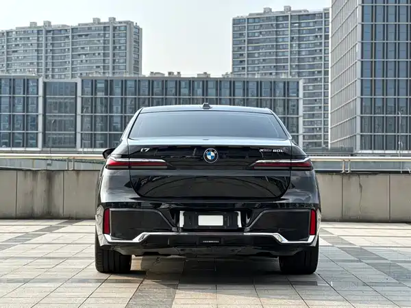 BMW i7 2024