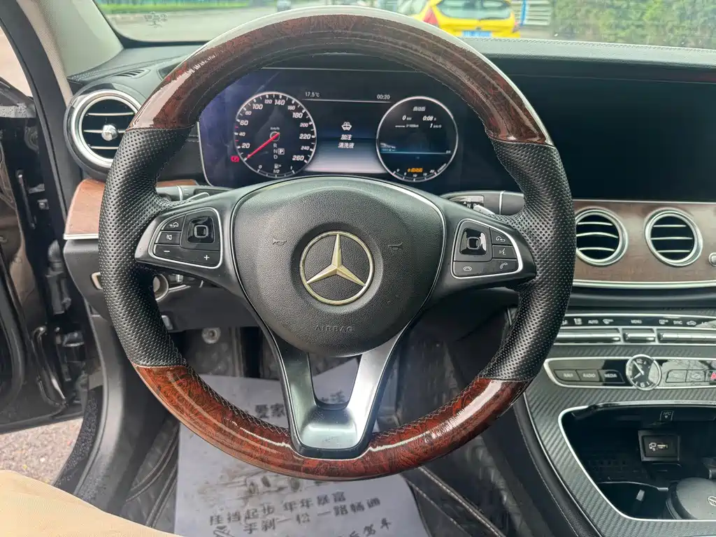 Mercedes-Benz E-Class 2017 — фото 15