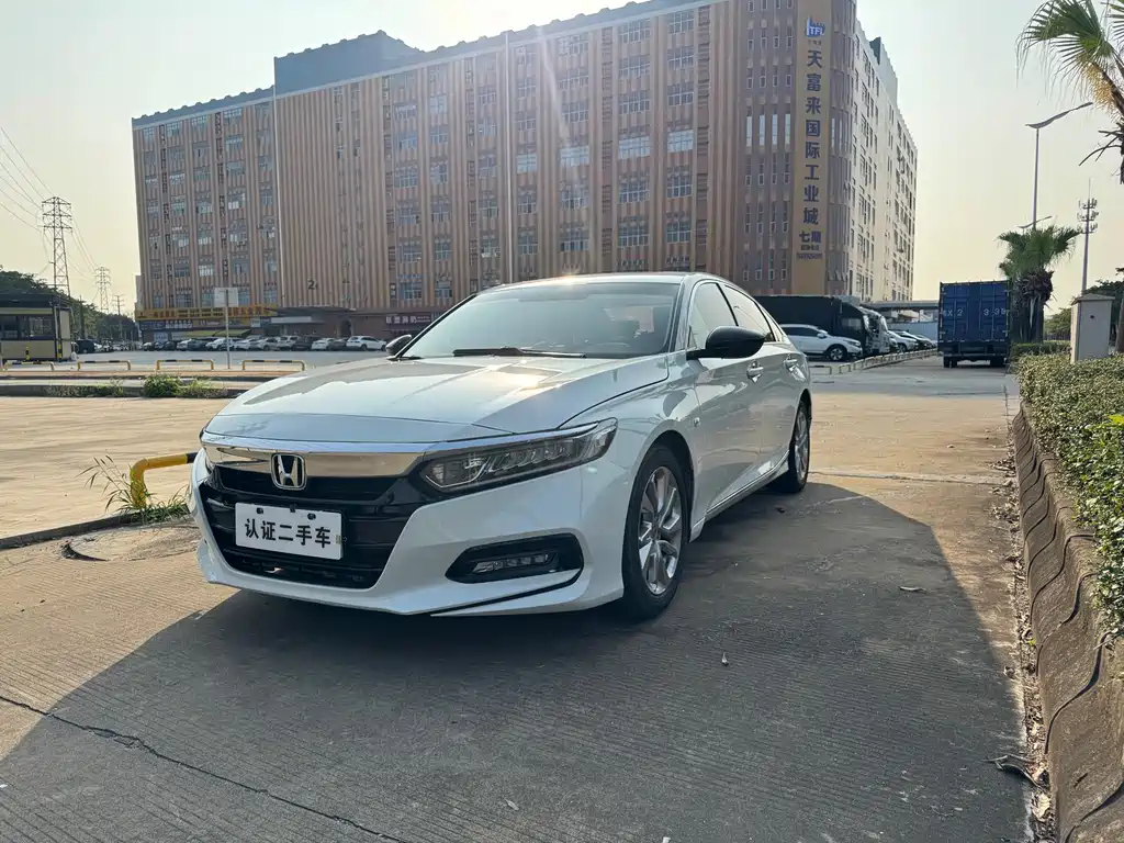 Honda Accord 2018 — фото 1