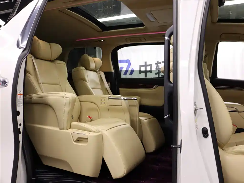 Toyota Alphard 2017 — фото 15