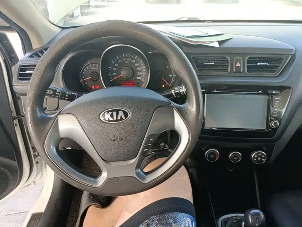 Kia K2 2015 — фото 10