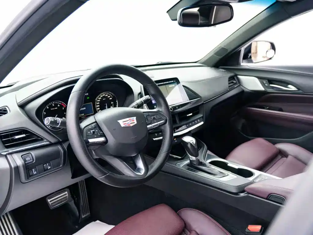 Cadillac CT4 2020 — фото 28