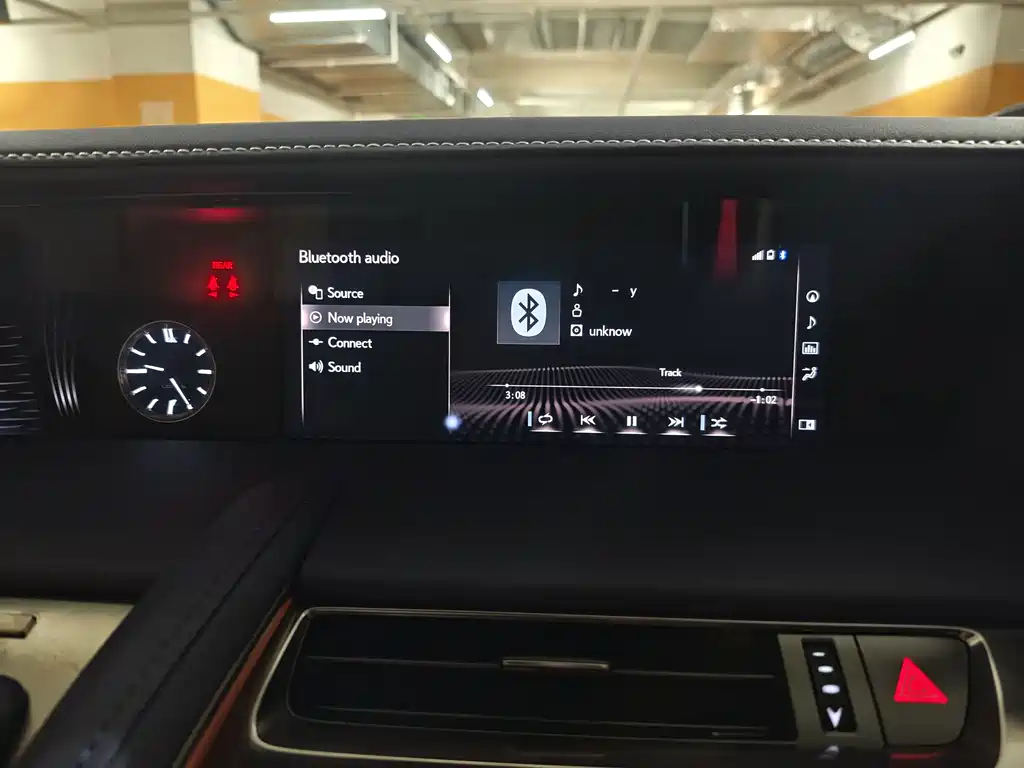 Lexus LC 2018 — фото 12