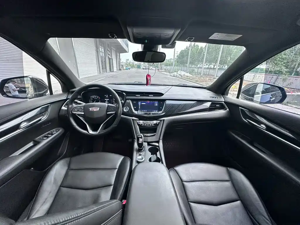 Cadillac XT6 2020 — фото 9