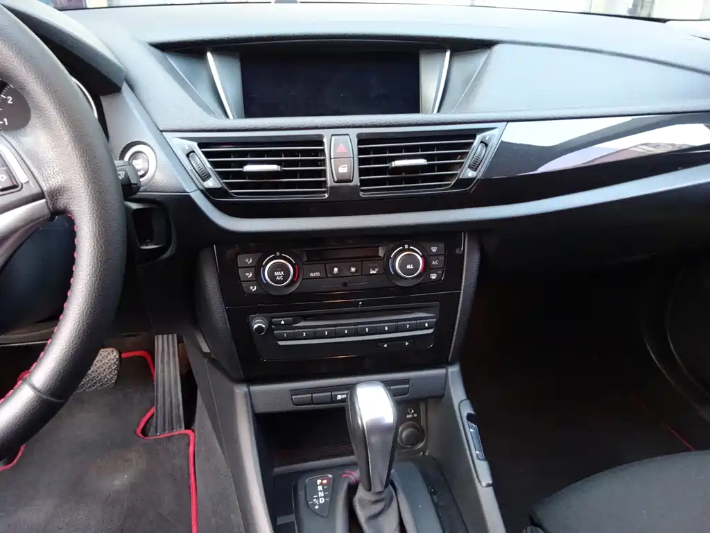 BMW X1 2014 — фото 14