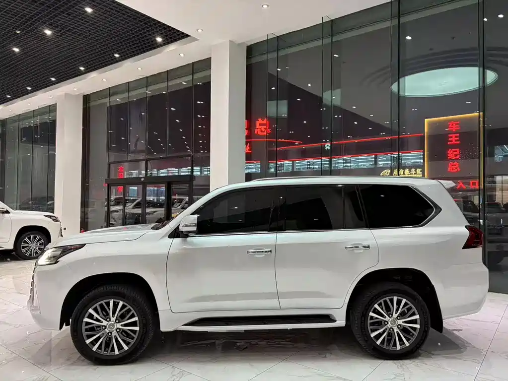 Lexus LX 2018 — фото 4