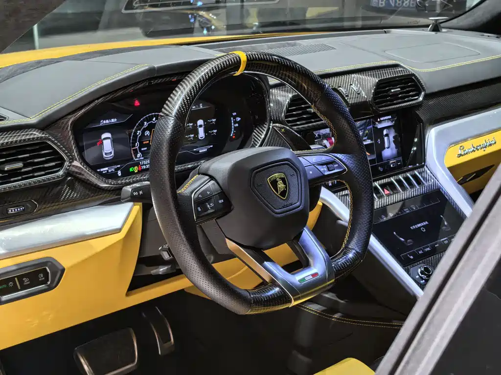Lamborghini Urus 2023 — фото 10